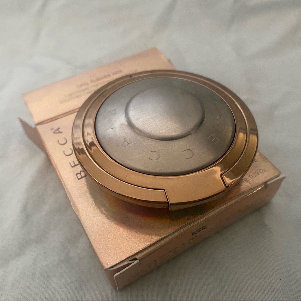 BECCA Opal Chases Jade Highlighter